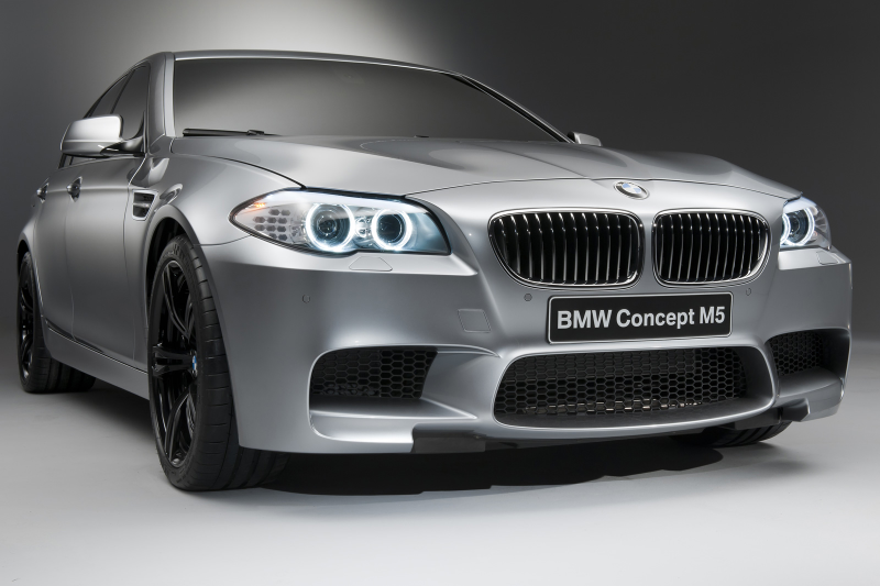 Illustration for article titled The 2012 BMW M5 is a twin-turbo V8-powered rocket